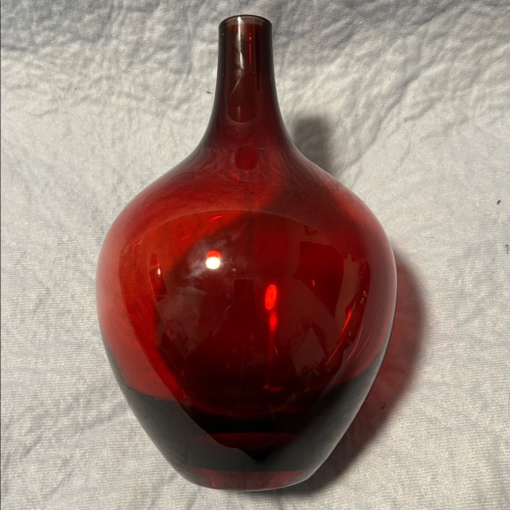 IKEA Salong ruby red glass vase, designed by Johanna Jelinek - Picture 9 of 11